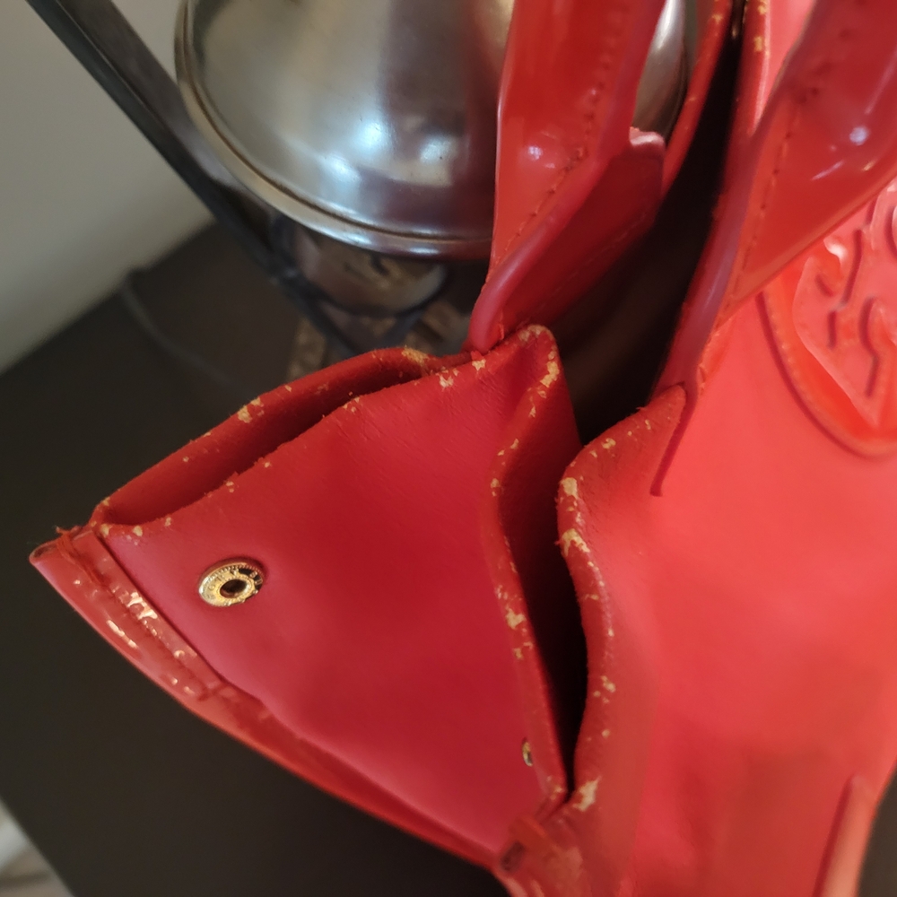 Tory Burch Red Shoulder Bag with Circular Emblem - Picture 8 of 9